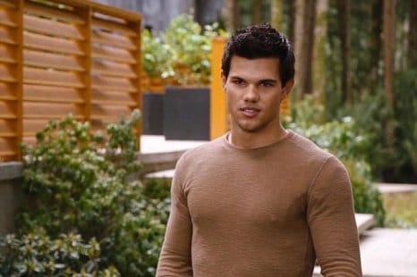 taylor lautner showing his muscles in tight tan sweater