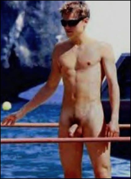 Picture of Leonardo Dicaprio's penis exposed on a boat