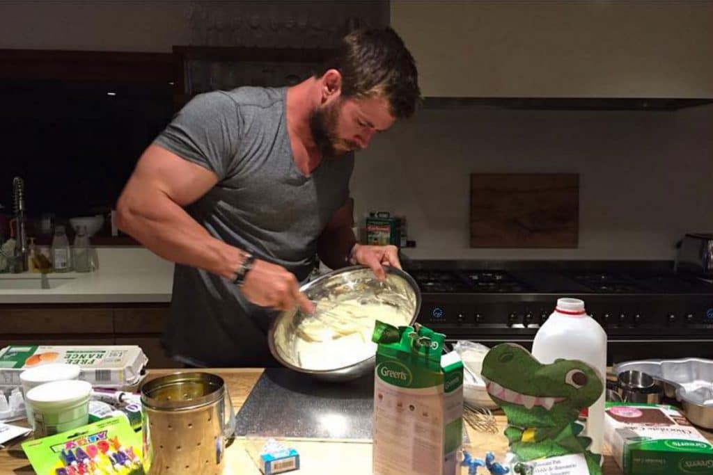 Chris Hemsworth has very nice arms