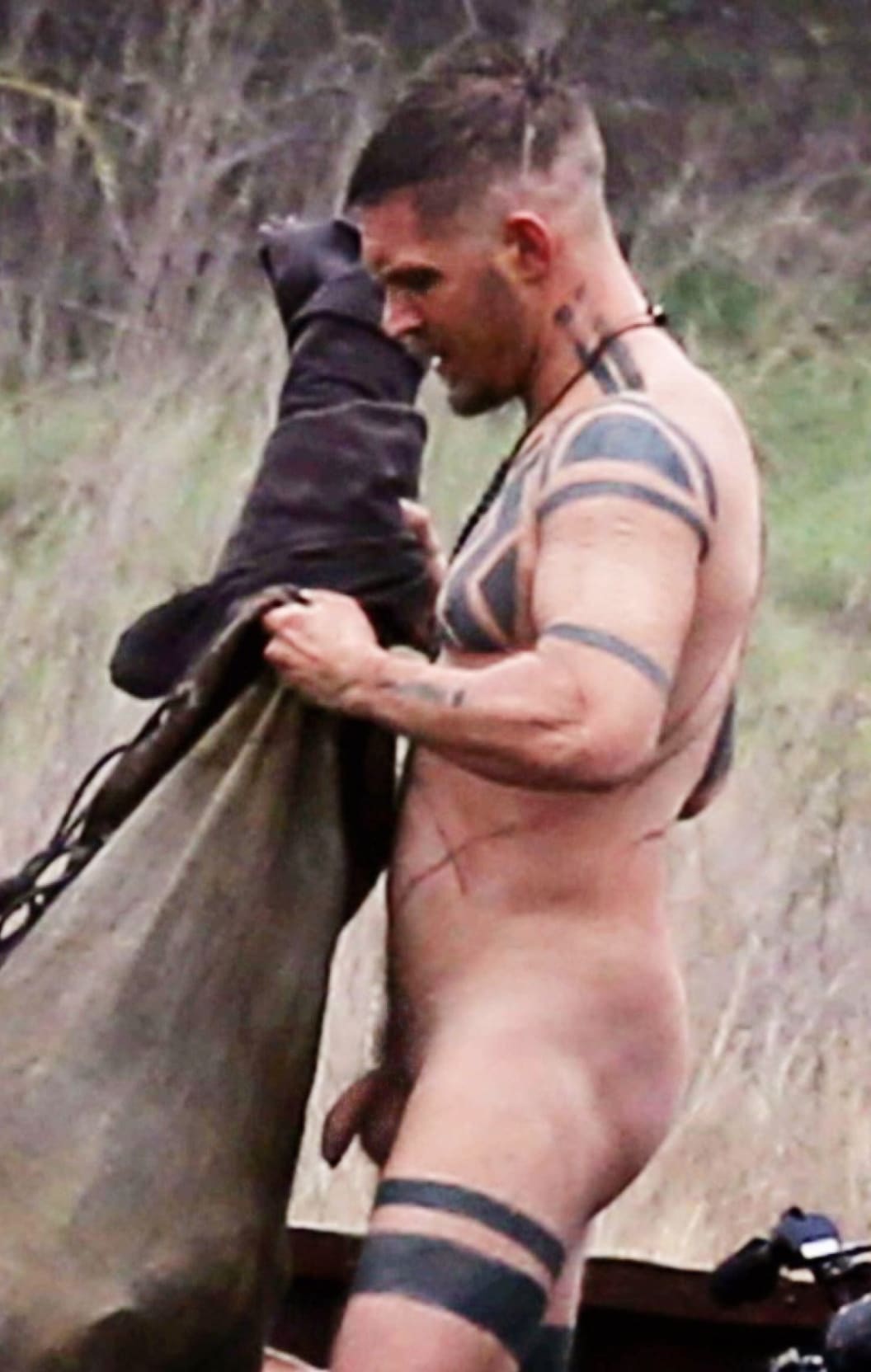 gay porn pictures of tom hardy naked