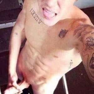 singer justin bieber leaked naked pic and grabbing his dick