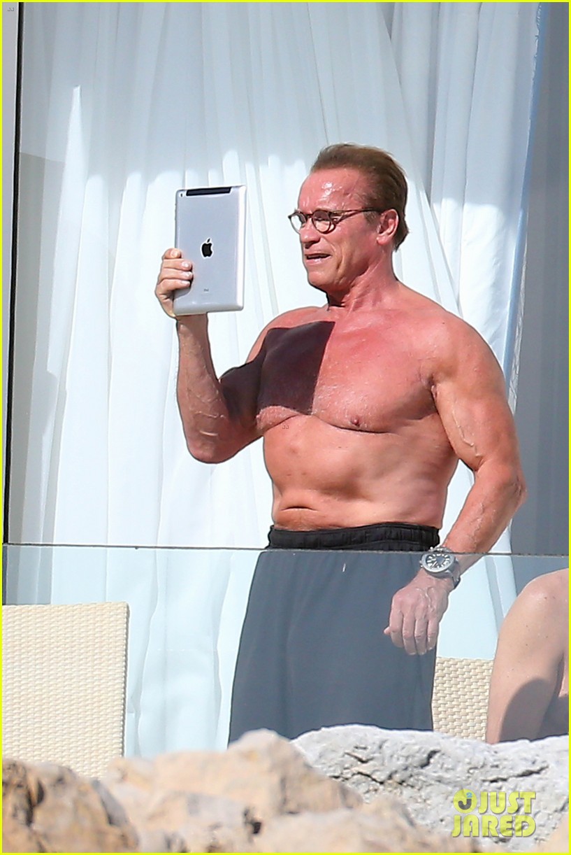 Bodybuilder Arnold Schwarzenegger NAKED [It's Bigger Than You Think!] -  Leaked Men