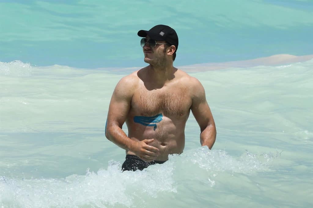 Chris Pratt ripped body beach