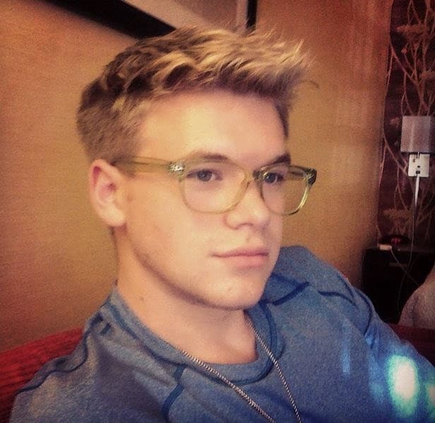 actor Kenton Duty wears sexy nerd glasses