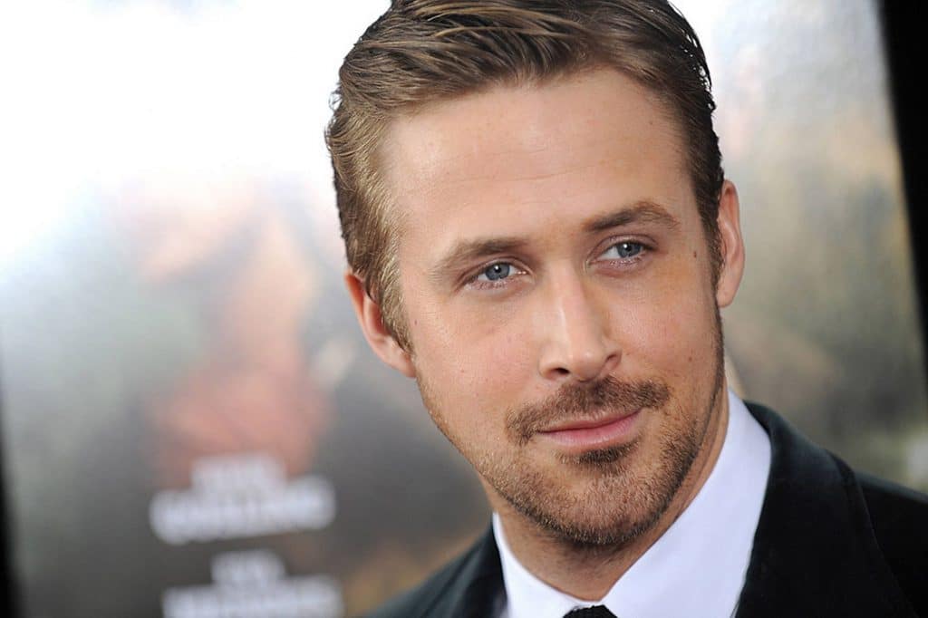 Ryan-Gosling-face-wearing suit