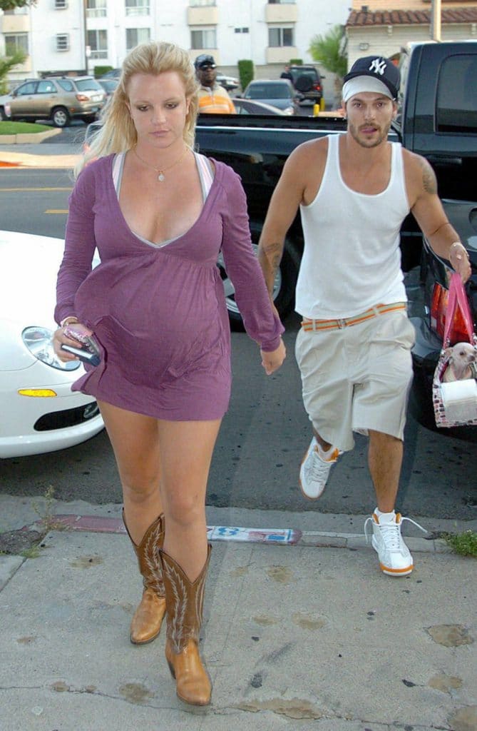 Britney Spears and Kevin Federline carrying her bags