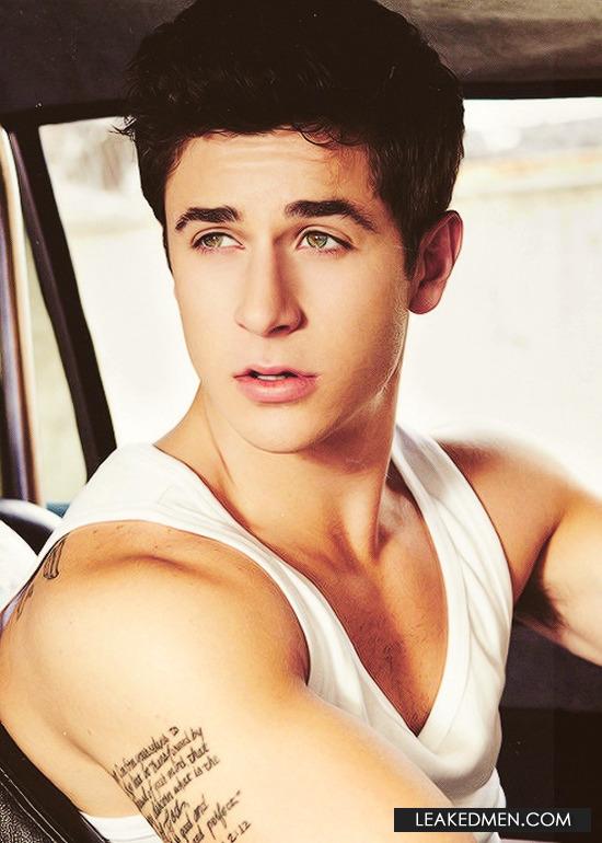 David Henrie | LeakedMen4